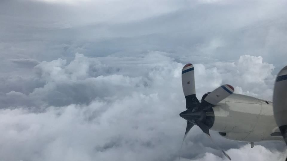 Plane Flies Into Hurricane Irma And Records Jaw Dropping Footage