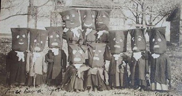 20 Incredibly Unsettling Vintage Halloween Costumes That Will Give You The Creeps - Goodfullness