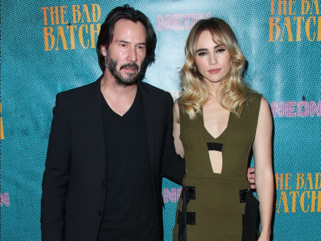 Fans Noticed That Keanu Reeves Doesn T Touch Women In Photos And People