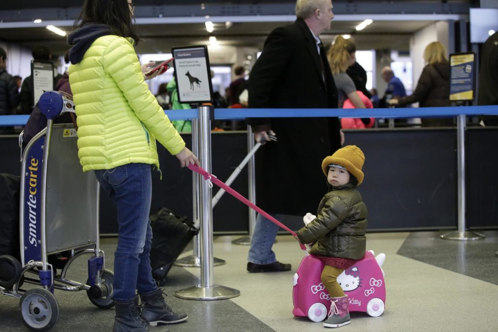 minimum age for child to fly free